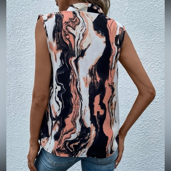 LPink marble print V neck sleeveless blouse - Picture 3 of 6